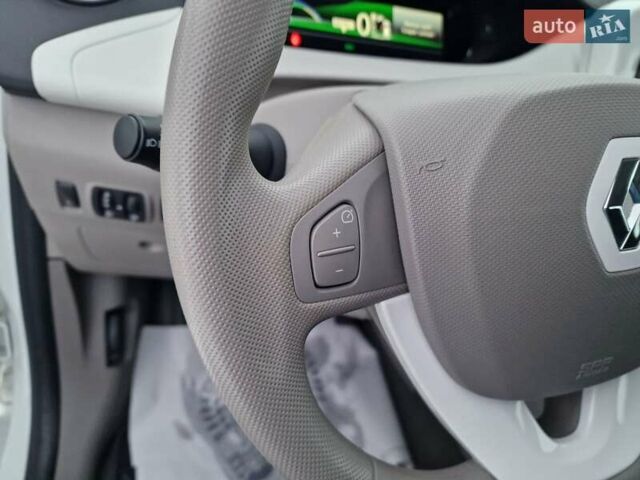 Білий Рено Зое, об'ємом двигуна 0 л та пробігом 33 тис. км за 9900 $, фото 26 на Automoto.ua