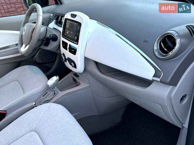 Белый Рено Зое, объемом двигателя 0 л и пробегом 43 тыс. км за 9399 $, фото 63 на Automoto.ua