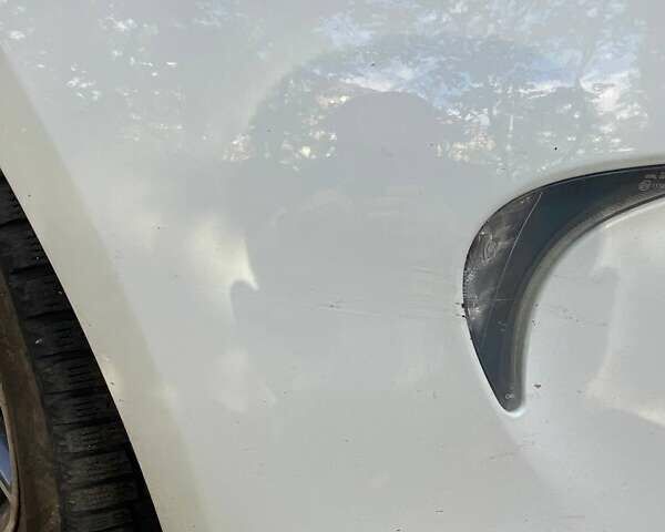 Белый Рено Зое, объемом двигателя 0 л и пробегом 92 тыс. км за 9000 $, фото 3 на Automoto.ua