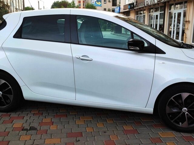 Белый Рено Зое, объемом двигателя 0 л и пробегом 107 тыс. км за 9900 $, фото 7 на Automoto.ua