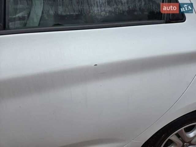 Белый Рено Зое, объемом двигателя 0 л и пробегом 137 тыс. км за 8400 $, фото 33 на Automoto.ua