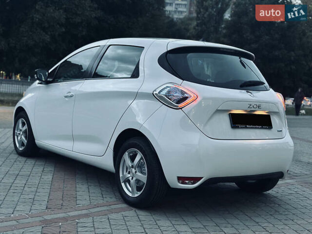 Белый Рено Зое, объемом двигателя 0 л и пробегом 108 тыс. км за 9250 $, фото 2 на Automoto.ua