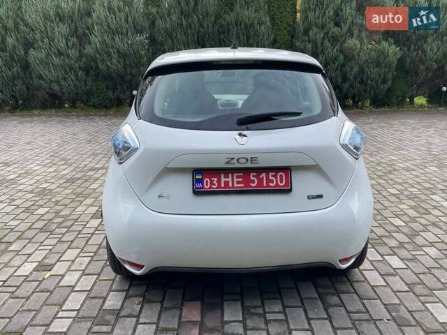 Белый Рено Зое, объемом двигателя 0 л и пробегом 97 тыс. км за 9500 $, фото 14 на Automoto.ua
