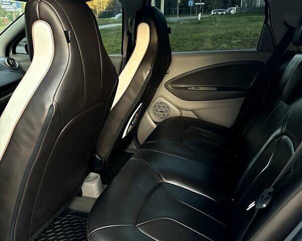 Белый Рено Зое, объемом двигателя 0 л и пробегом 127 тыс. км за 9800 $, фото 14 на Automoto.ua