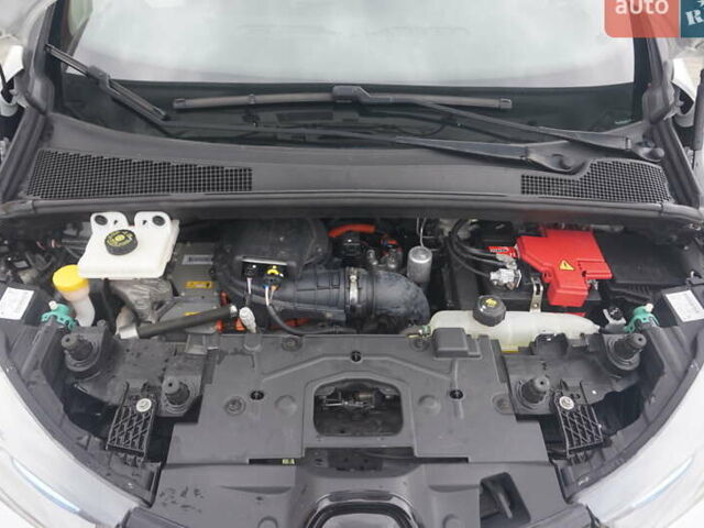 Белый Рено Зое, объемом двигателя 0 л и пробегом 60 тыс. км за 9222 $, фото 49 на Automoto.ua