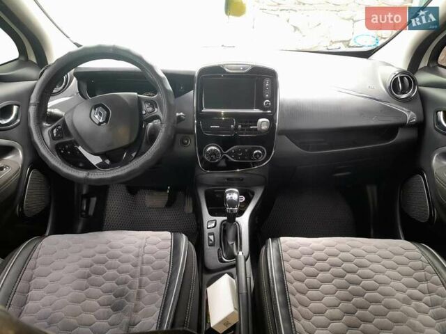 Белый Рено Зое, объемом двигателя 0 л и пробегом 171 тыс. км за 9800 $, фото 13 на Automoto.ua