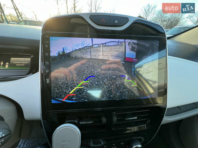 Белый Рено Зое, объемом двигателя 0 л и пробегом 94 тыс. км за 9199 $, фото 24 на Automoto.ua