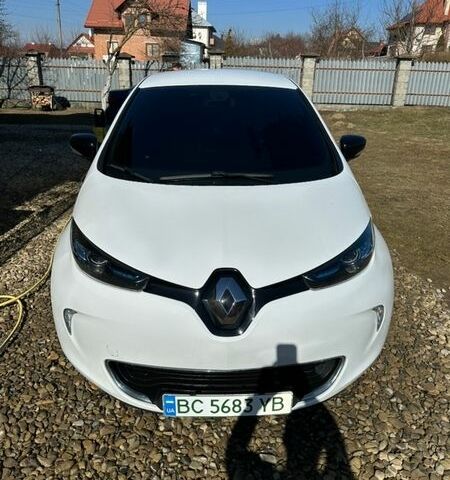 Белый Рено Зое, объемом двигателя 0 л и пробегом 92 тыс. км за 10000 $, фото 3 на Automoto.ua