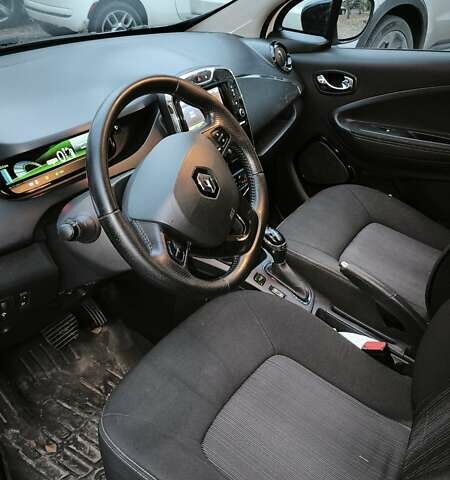 Белый Рено Зое, объемом двигателя 0 л и пробегом 205 тыс. км за 8000 $, фото 8 на Automoto.ua