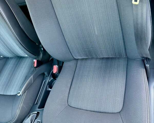 Белый Рено Зое, объемом двигателя 0 л и пробегом 122 тыс. км за 9300 $, фото 21 на Automoto.ua