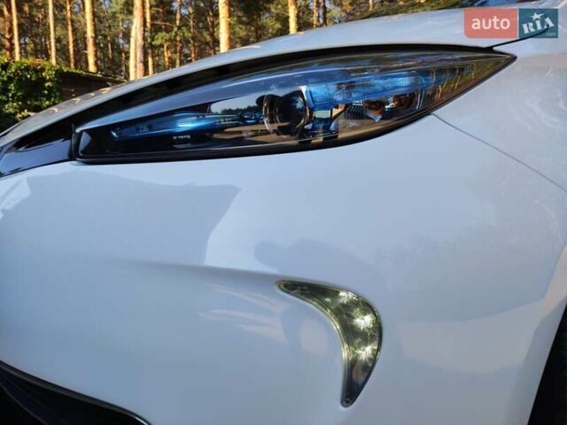 Белый Рено Зое, объемом двигателя 0 л и пробегом 51 тыс. км за 9900 $, фото 14 на Automoto.ua