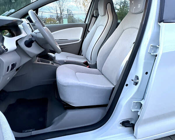 Білий Рено Зое, об'ємом двигуна 0 л та пробігом 43 тис. км за 9995 $, фото 34 на Automoto.ua