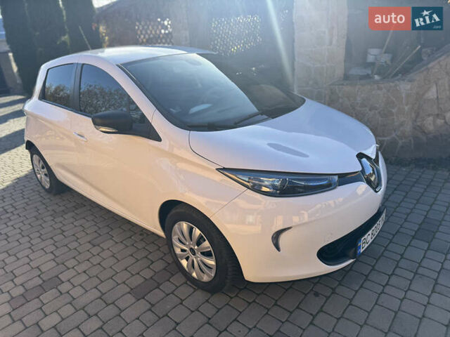Белый Рено Зое, объемом двигателя 0 л и пробегом 99 тыс. км за 8100 $, фото 1 на Automoto.ua