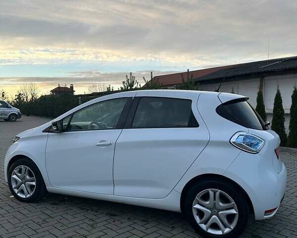 Белый Рено Зое, объемом двигателя 0 л и пробегом 75 тыс. км за 9250 $, фото 1 на Automoto.ua