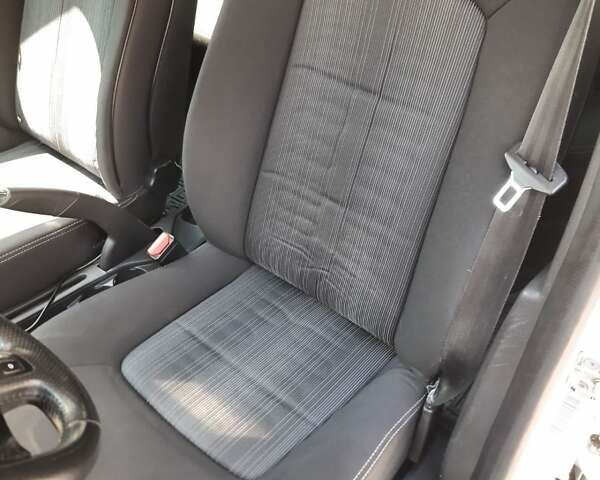Белый Рено Зое, объемом двигателя 0 л и пробегом 121 тыс. км за 8900 $, фото 14 на Automoto.ua