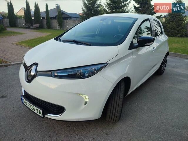 Белый Рено Зое, объемом двигателя 0 л и пробегом 88 тыс. км за 10800 $, фото 1 на Automoto.ua