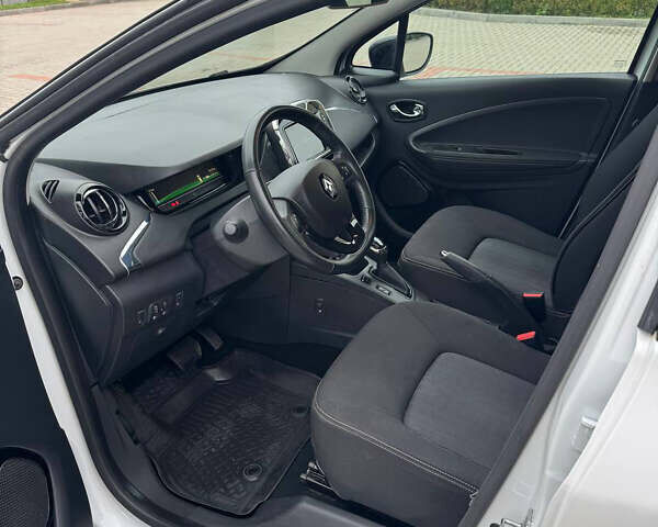 Белый Рено Зое, объемом двигателя 0 л и пробегом 78 тыс. км за 9800 $, фото 7 на Automoto.ua