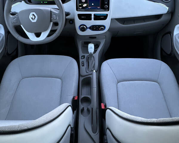 Белый Рено Зое, объемом двигателя 0 л и пробегом 43 тыс. км за 9399 $, фото 52 на Automoto.ua