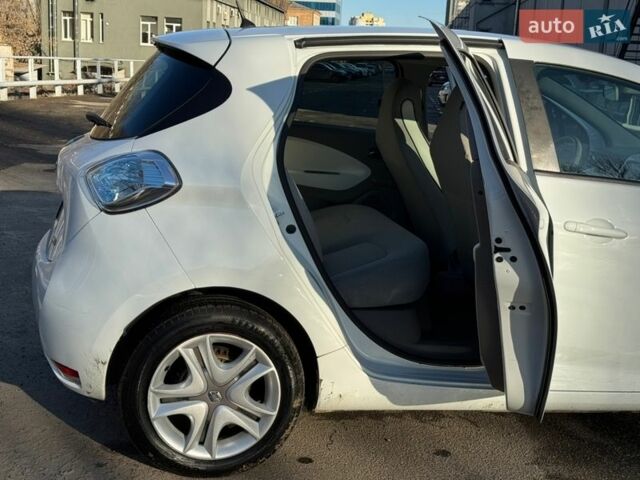 Білий Рено Зое, об'ємом двигуна 0 л та пробігом 83 тис. км за 9000 $, фото 31 на Automoto.ua