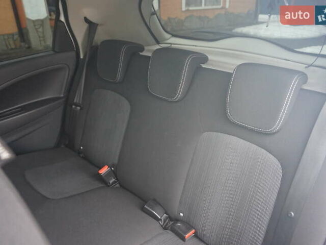 Белый Рено Зое, объемом двигателя 0 л и пробегом 102 тыс. км за 9777 $, фото 46 на Automoto.ua