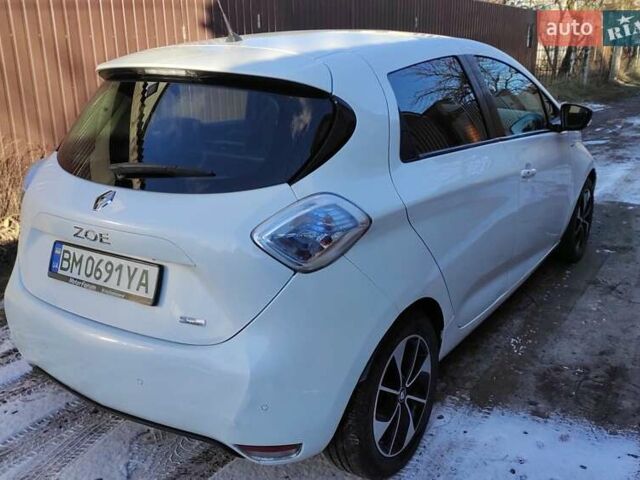 Белый Рено Зое, объемом двигателя 0 л и пробегом 130 тыс. км за 10900 $, фото 1 на Automoto.ua