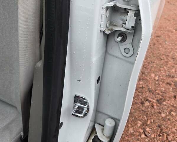 Белый Рено Зое, объемом двигателя 0 л и пробегом 137 тыс. км за 8400 $, фото 24 на Automoto.ua