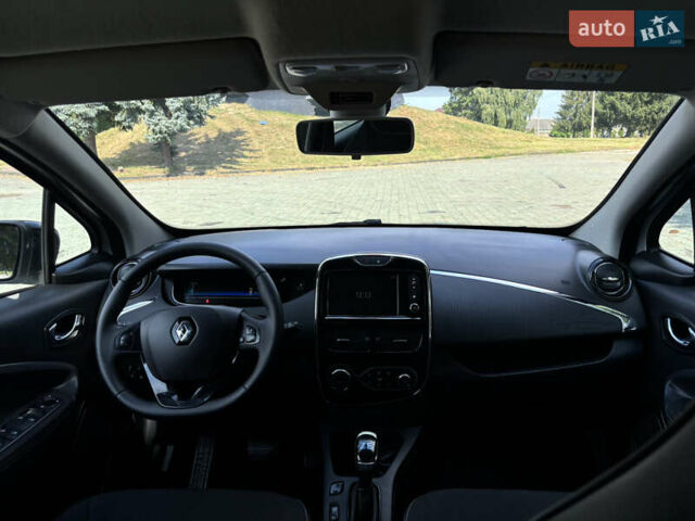 Белый Рено Зое, объемом двигателя 0 л и пробегом 135 тыс. км за 9200 $, фото 17 на Automoto.ua