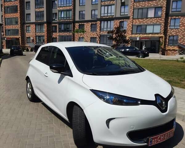 Белый Рено Зое, объемом двигателя 0 л и пробегом 121 тыс. км за 8900 $, фото 6 на Automoto.ua