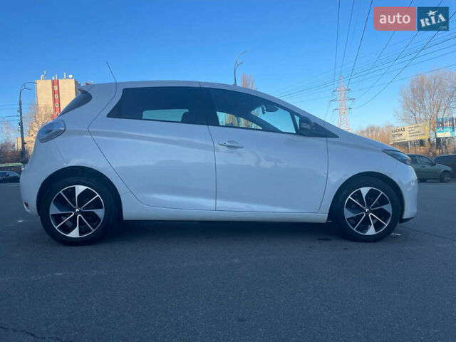 Белый Рено Зое, объемом двигателя 0 л и пробегом 200 тыс. км за 8998 $, фото 14 на Automoto.ua