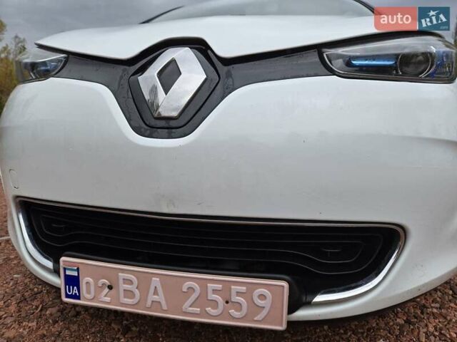 Белый Рено Зое, объемом двигателя 0 л и пробегом 137 тыс. км за 8400 $, фото 28 на Automoto.ua