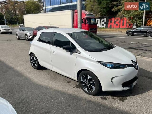 Белый Рено Зое, объемом двигателя 0 л и пробегом 90 тыс. км за 9700 $, фото 2 на Automoto.ua