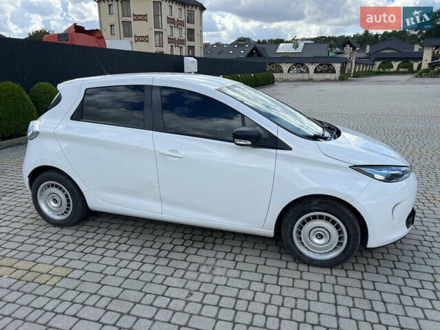 Белый Рено Зое, объемом двигателя 0 л и пробегом 98 тыс. км за 9000 $, фото 7 на Automoto.ua