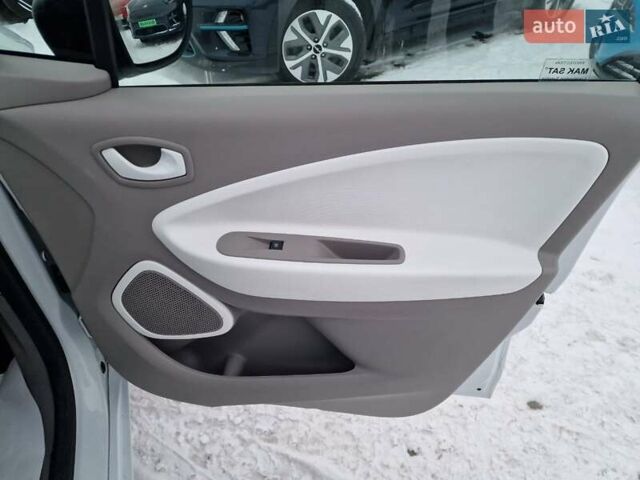 Білий Рено Зое, об'ємом двигуна 0 л та пробігом 33 тис. км за 9900 $, фото 37 на Automoto.ua