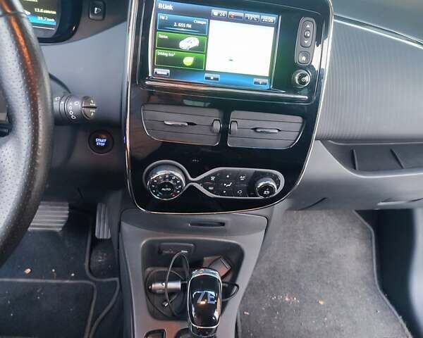 Белый Рено Зое, объемом двигателя 0 л и пробегом 88 тыс. км за 10800 $, фото 15 на Automoto.ua