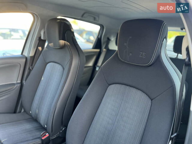 Білий Рено Зое, об'ємом двигуна 0 л та пробігом 132 тис. км за 9000 $, фото 20 на Automoto.ua