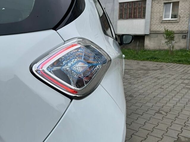 Білий Рено Зое, об'ємом двигуна 0 л та пробігом 157 тис. км за 8650 $, фото 11 на Automoto.ua