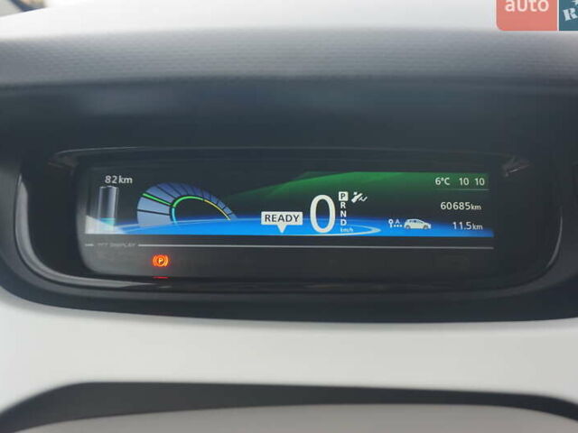 Белый Рено Зое, объемом двигателя 0 л и пробегом 60 тыс. км за 9222 $, фото 29 на Automoto.ua