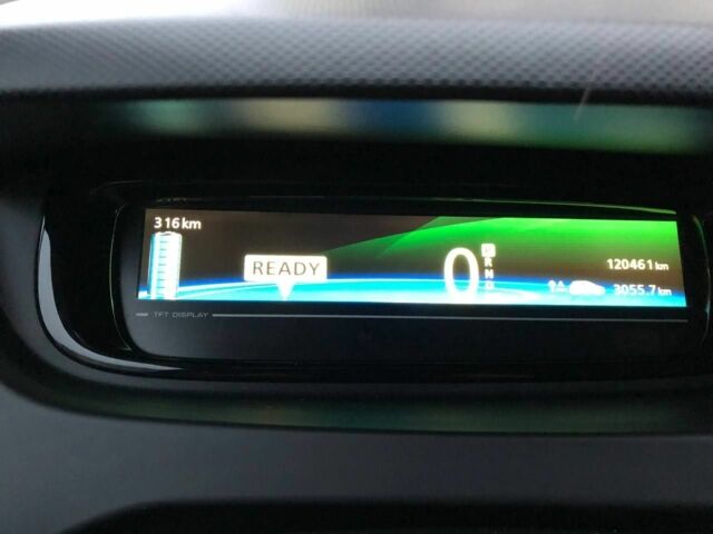 Белый Рено Зое, объемом двигателя 0 л и пробегом 120 тыс. км за 8900 $, фото 5 на Automoto.ua