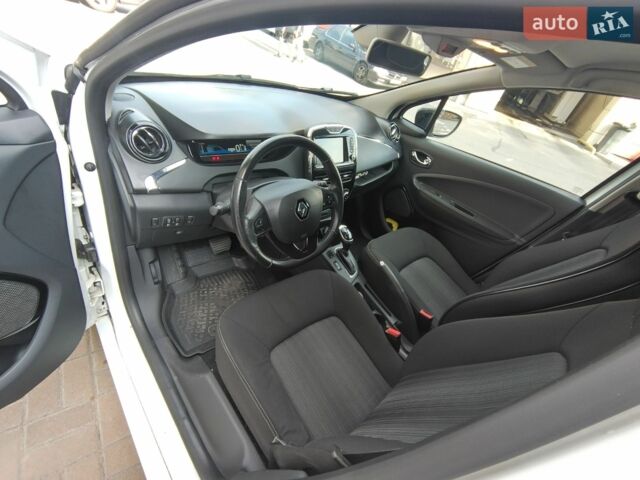 Білий Рено Зое, об'ємом двигуна 0 л та пробігом 140 тис. км за 9900 $, фото 15 на Automoto.ua