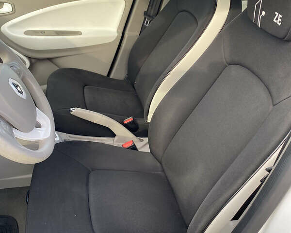 Білий Рено Зое, об'ємом двигуна 0 л та пробігом 47 тис. км за 13200 $, фото 7 на Automoto.ua