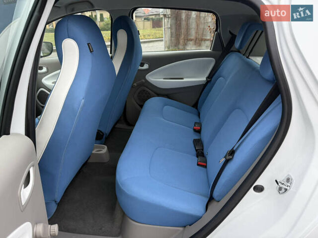 Белый Рено Зое, объемом двигателя 0 л и пробегом 106 тыс. км за 8100 $, фото 10 на Automoto.ua
