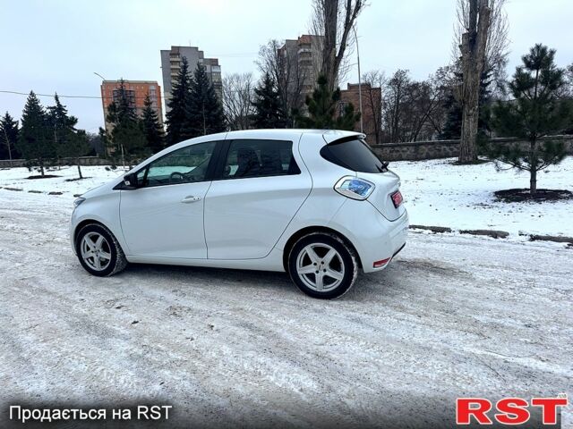 Белый Рено Зое, объемом двигателя 82 л и пробегом 760 тыс. км за 10500 $, фото 5 на Automoto.ua