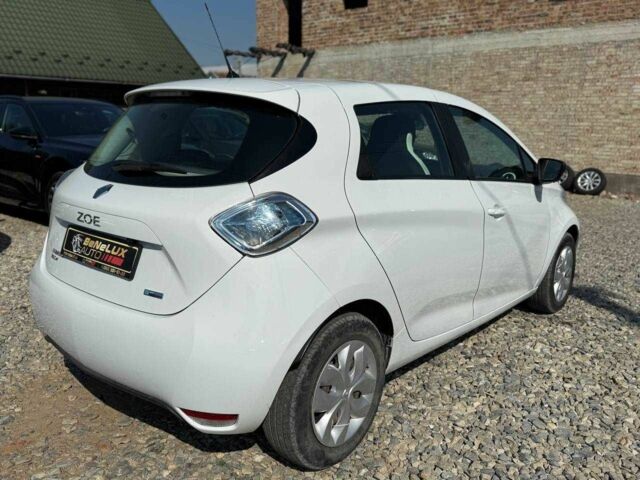 Белый Рено Зое, объемом двигателя 0 л и пробегом 93 тыс. км за 9799 $, фото 5 на Automoto.ua