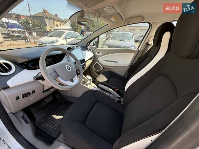 Белый Рено Зое, объемом двигателя 0 л и пробегом 93 тыс. км за 9799 $, фото 12 на Automoto.ua
