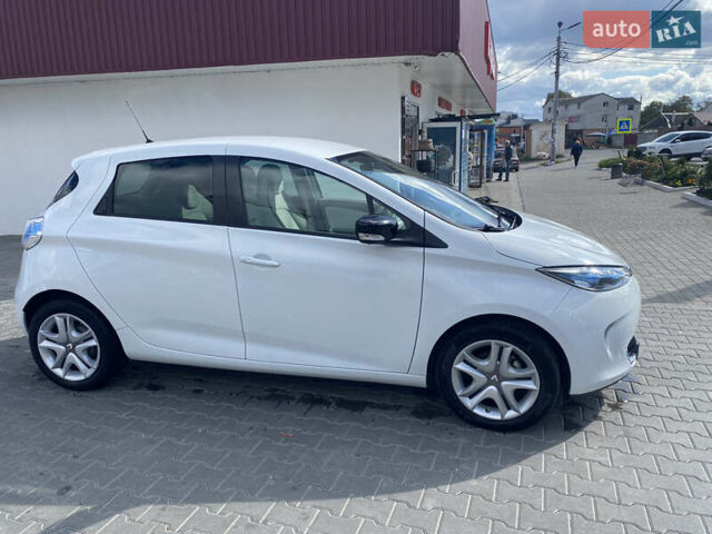 Белый Рено Зое, объемом двигателя 0 л и пробегом 27 тыс. км за 9300 $, фото 3 на Automoto.ua