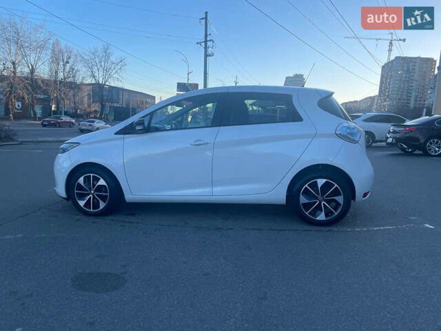 Белый Рено Зое, объемом двигателя 0 л и пробегом 200 тыс. км за 8998 $, фото 13 на Automoto.ua