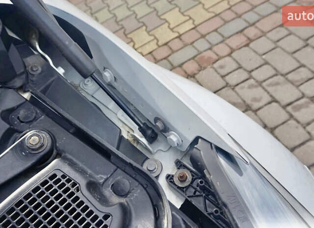 Белый Рено Зое, объемом двигателя 0 л и пробегом 199 тыс. км за 7999 $, фото 7 на Automoto.ua