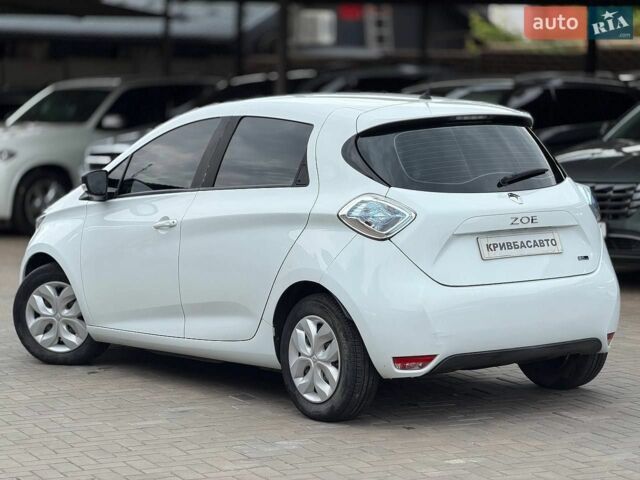 Белый Рено Зое, объемом двигателя 0 л и пробегом 49 тыс. км за 9700 $, фото 6 на Automoto.ua