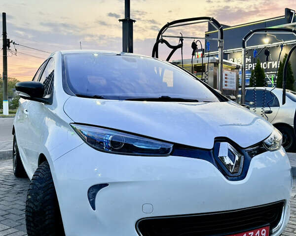 Белый Рено Зое, объемом двигателя 0 л и пробегом 199 тыс. км за 8100 $, фото 17 на Automoto.ua