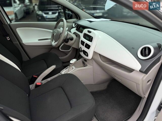 Белый Рено Зое, объемом двигателя 0 л и пробегом 49 тыс. км за 9700 $, фото 14 на Automoto.ua